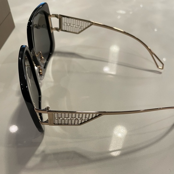 Brand new authentic pair of Bulgari sunglasses. - Picture 4 of 8
